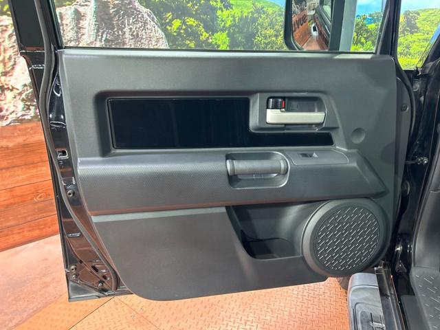 FJクルーザー カラーパッケージ SDナビ クルーズコントロール 横滑り防止装置 ETC キーレス ステアリングスイッチ 純正20インチアルミホイール 純正革巻きステアリング Bluetooth再生 フルセグ(34枚目)