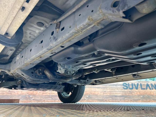 FJクルーザー カラーパッケージ SDナビ クルーズコントロール 横滑り防止装置 ETC キーレス ステアリングスイッチ 純正20インチアルミホイール 純正革巻きステアリング Bluetooth再生 フルセグ(35枚目)