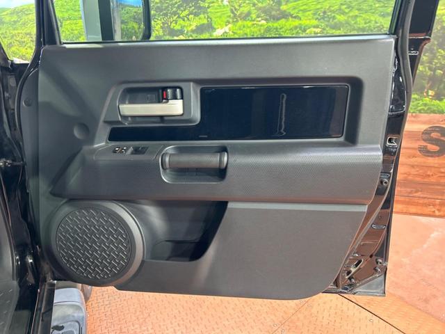 FJクルーザー カラーパッケージ SDナビ クルーズコントロール 横滑り防止装置 ETC キーレス ステアリングスイッチ 純正20インチアルミホイール 純正革巻きステアリング Bluetooth再生 フルセグ(37枚目)