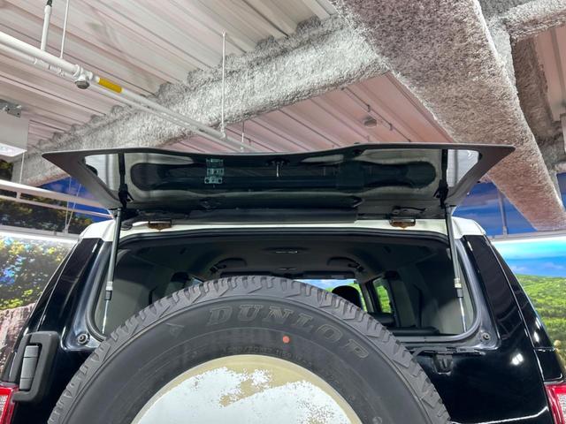 FJクルーザー カラーパッケージ SDナビ クルーズコントロール 横滑り防止装置 ETC キーレス ステアリングスイッチ 純正20インチアルミホイール 純正革巻きステアリング Bluetooth再生 フルセグ(39枚目)