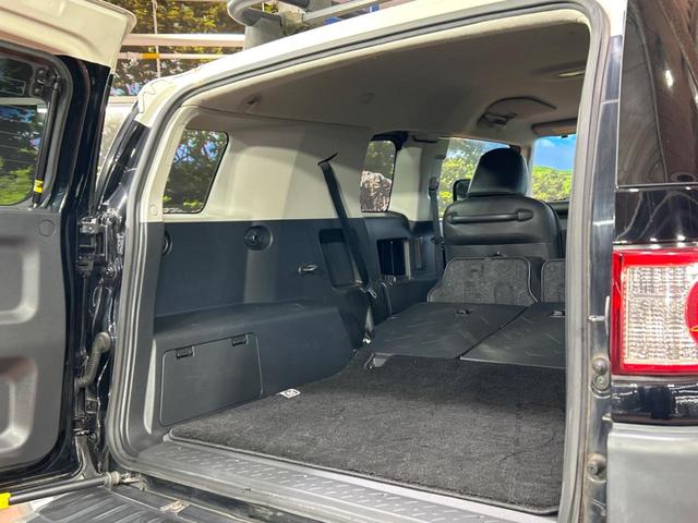 FJクルーザー カラーパッケージ SDナビ クルーズコントロール 横滑り防止装置 ETC キーレス ステアリングスイッチ 純正20インチアルミホイール 純正革巻きステアリング Bluetooth再生 フルセグ(42枚目)