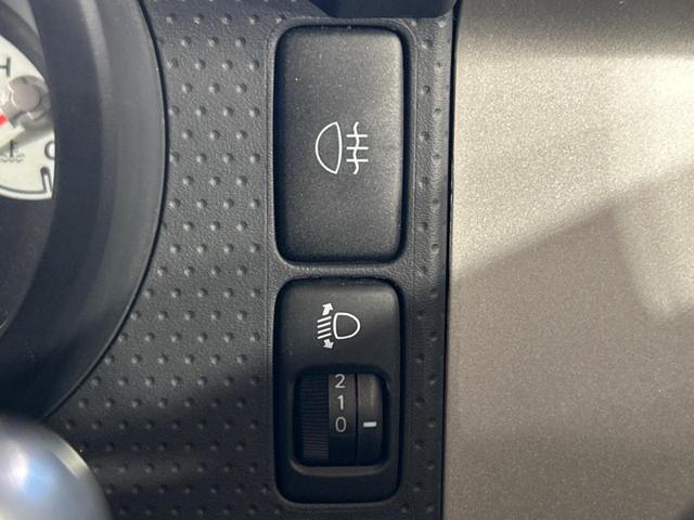 FJクルーザー カラーパッケージ SDナビ クルーズコントロール 横滑り防止装置 ETC キーレス ステアリングスイッチ 純正20インチアルミホイール 純正革巻きステアリング Bluetooth再生 フルセグ(46枚目)