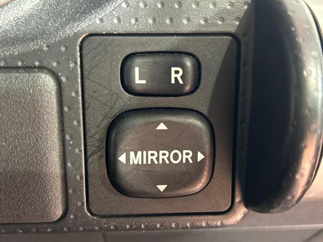 FJクルーザー カラーパッケージ SDナビ クルーズコントロール 横滑り防止装置 ETC キーレス ステアリングスイッチ 純正20インチアルミホイール 純正革巻きステアリング Bluetooth再生 フルセグ(48枚目)