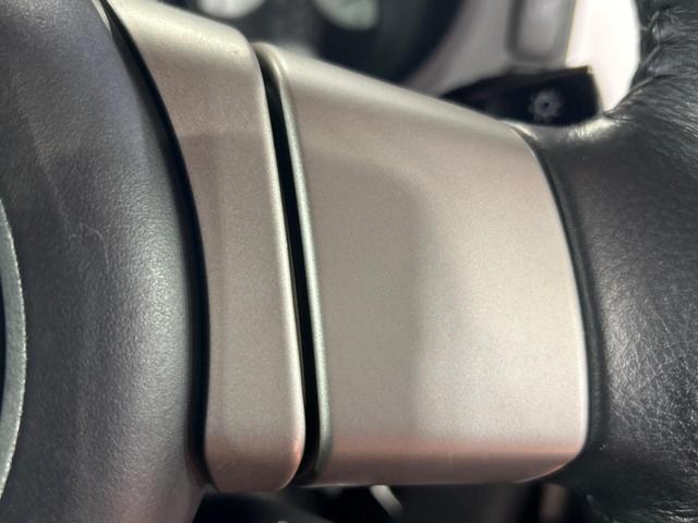 FJクルーザー カラーパッケージ SDナビ クルーズコントロール 横滑り防止装置 ETC キーレス ステアリングスイッチ 純正20インチアルミホイール 純正革巻きステアリング Bluetooth再生 フルセグ(50枚目)