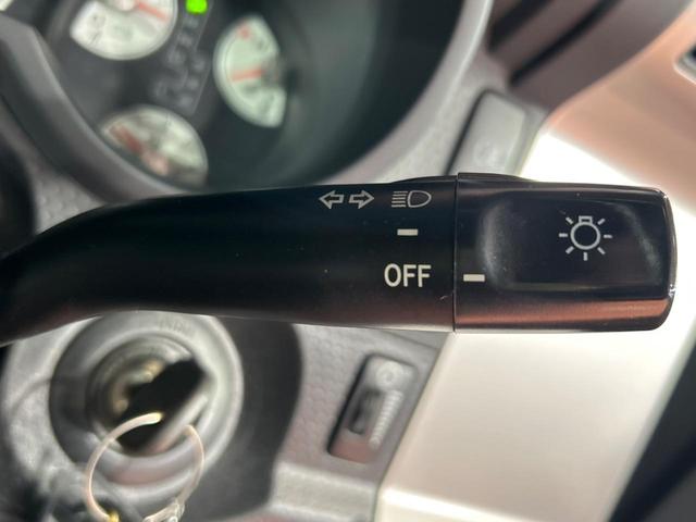 FJクルーザー カラーパッケージ SDナビ クルーズコントロール 横滑り防止装置 ETC キーレス ステアリングスイッチ 純正20インチアルミホイール 純正革巻きステアリング Bluetooth再生 フルセグ(51枚目)