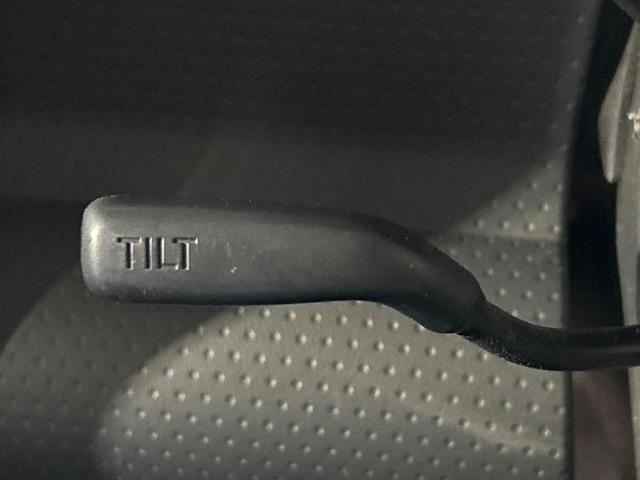 FJクルーザー カラーパッケージ SDナビ クルーズコントロール 横滑り防止装置 ETC キーレス ステアリングスイッチ 純正20インチアルミホイール 純正革巻きステアリング Bluetooth再生 フルセグ(53枚目)