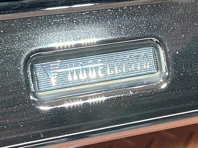 エスクァイア Gi プレミアムパッケージ ブラックテーラード 両側電動ドア SDナビ 後席モニター バックカメラ 衝突被害軽減システム 禁煙車 ハーフレザーシート ドラレコ コーナーセンサー スマートキー LEDヘッド ビルトインETC クルコン(4枚目)