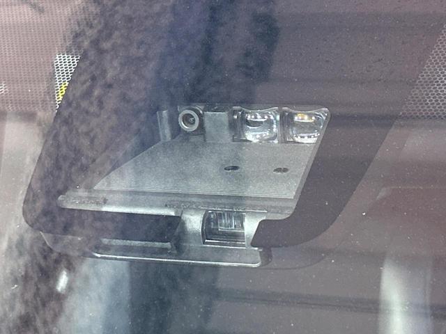 エスクァイア Gi プレミアムパッケージ ブラックテーラード 両側電動ドア SDナビ 後席モニター バックカメラ 衝突被害軽減システム 禁煙車 ハーフレザーシート ドラレコ コーナーセンサー スマートキー LEDヘッド ビルトインETC クルコン(6枚目)