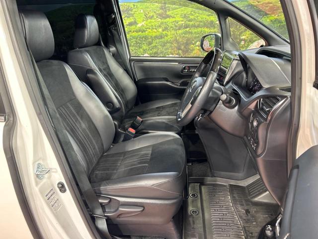 エスクァイア Gi プレミアムパッケージ ブラックテーラード 両側電動ドア SDナビ 後席モニター バックカメラ 衝突被害軽減システム 禁煙車 ハーフレザーシート ドラレコ コーナーセンサー スマートキー LEDヘッド ビルトインETC クルコン(10枚目)