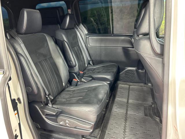 エスクァイア Gi プレミアムパッケージ ブラックテーラード 両側電動ドア SDナビ 後席モニター バックカメラ 衝突被害軽減システム 禁煙車 ハーフレザーシート ドラレコ コーナーセンサー スマートキー LEDヘッド ビルトインETC クルコン(11枚目)