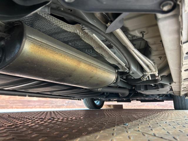 エスクァイア Gi プレミアムパッケージ ブラックテーラード 両側電動ドア SDナビ 後席モニター バックカメラ 衝突被害軽減システム 禁煙車 ハーフレザーシート ドラレコ コーナーセンサー スマートキー LEDヘッド ビルトインETC クルコン(29枚目)