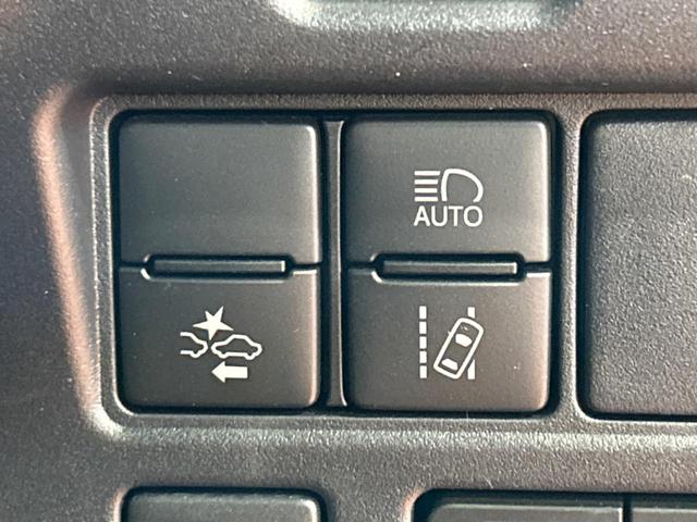 エスクァイア Gi プレミアムパッケージ ブラックテーラード 両側電動ドア SDナビ 後席モニター バックカメラ 衝突被害軽減システム 禁煙車 ハーフレザーシート ドラレコ コーナーセンサー スマートキー LEDヘッド ビルトインETC クルコン(32枚目)