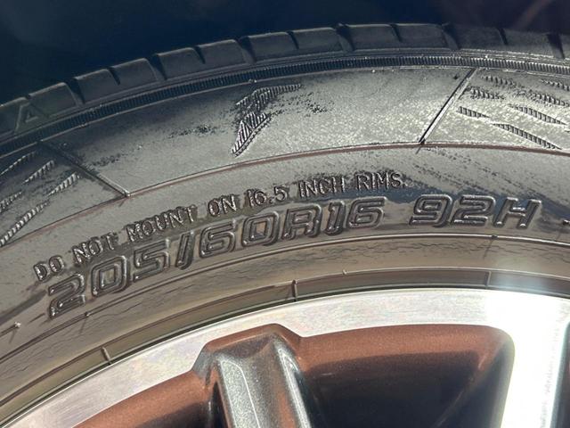 ヴォクシー ZS 煌 両側電動スライドドア 純正9インチナビ 後席モニター バックカメラ 禁煙車 スマートキー LEDヘッド ビルトインETC オートライト デュアルエアコン 純正16インチアルミ Bluetooth(26枚目)