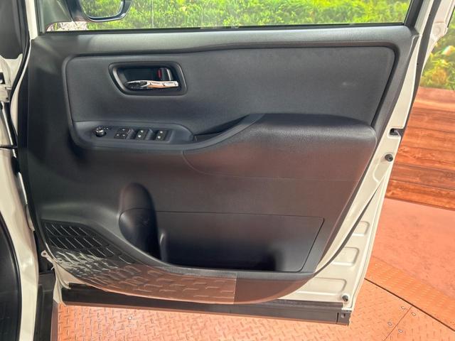 ヴォクシー ZS 煌 両側電動スライドドア 純正9インチナビ 後席モニター バックカメラ 禁煙車 スマートキー LEDヘッド ビルトインETC オートライト デュアルエアコン 純正16インチアルミ Bluetooth(56枚目)