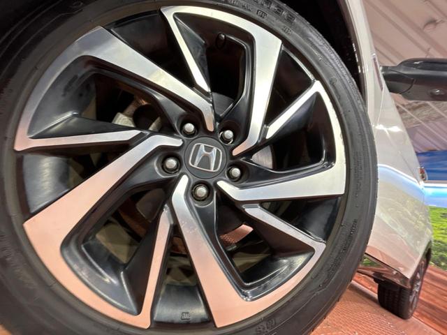 ヴェゼル ハイブリッドRS・ホンダセンシング SDナビ バックカメラ ホンダセンシング アダプティブクルーズコントロール 禁煙車 ハーフレザーシート シートヒーター コーナーセンサー スマートキー LEDヘッド ビルトインETC 車線逸脱警報(13枚目)