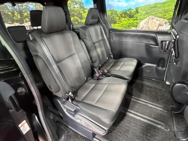 ヴォクシー ＺＳ　煌ＩＩ　両側電動スライドドア　純正９型ナビ　バックカメラ　セーフティセンス　禁煙車　リアオートエアコン　クルーズコントロール　ドライブレコーダー　ＥＴＣ　ＬＥＤヘッドライド　レーンキープ　オートライト（11枚目）
