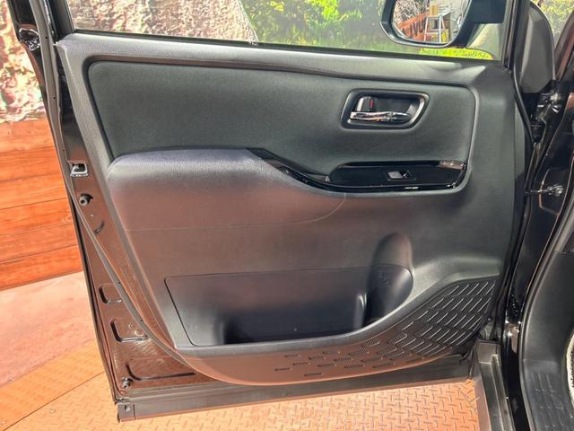 ヴォクシー ＺＳ　煌ＩＩ　両側電動スライドドア　純正９型ナビ　バックカメラ　セーフティセンス　禁煙車　リアオートエアコン　クルーズコントロール　ドライブレコーダー　ＥＴＣ　ＬＥＤヘッドライド　レーンキープ　オートライト（36枚目）