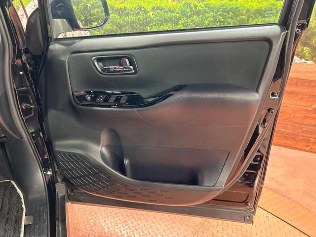 ヴォクシー ＺＳ　煌ＩＩ　両側電動スライドドア　純正９型ナビ　バックカメラ　セーフティセンス　禁煙車　リアオートエアコン　クルーズコントロール　ドライブレコーダー　ＥＴＣ　ＬＥＤヘッドライド　レーンキープ　オートライト（39枚目）