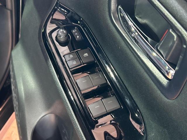 ヴォクシー ＺＳ　煌ＩＩ　両側電動スライドドア　純正９型ナビ　バックカメラ　セーフティセンス　禁煙車　リアオートエアコン　クルーズコントロール　ドライブレコーダー　ＥＴＣ　ＬＥＤヘッドライド　レーンキープ　オートライト（44枚目）