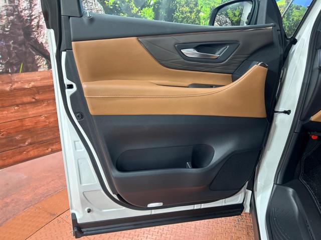 ヴェルファイアハイブリッド Z プレミア ツインムーンルーフ フリップダウンモニター 純正14型ナビ 全周囲カメラ セーフティセンス 100V電源 レーダークルーズ 禁煙車 両側パワースライドドア 電動リアゲート シートベンチレーション(43枚目)