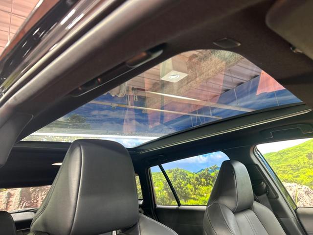 カローラクロス ハイブリッド Z 純正10.5型ナビ ガラスルーフ 全周囲カメラ 衝突被害軽減システム ブラインドスポットモニター レーダークルーズ 禁煙車 電動リアゲート ハーフレザーシート パワーシート ドラレコ シートヒーター(3枚目)