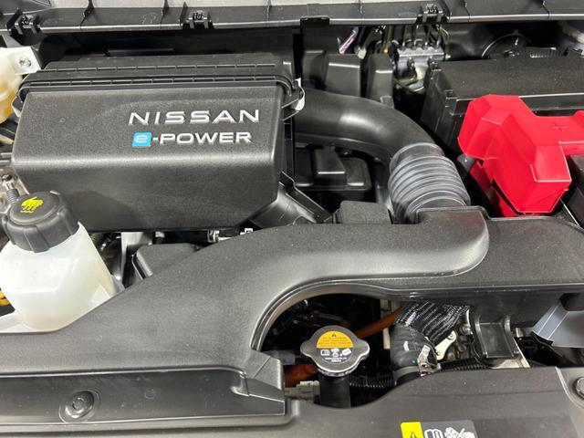 セレナ ｅ－パワー　ハイウェイスターＶ　純正１２型ナビ　後席モニター　ＡＷＩＮエアロ　両側電動スライドドア　全周囲カメラ　衝突被害軽減システム　レーダークルーズ　ブラインドスポットモニタ　禁煙車　コーナーセンサー　スマートキー　ＬＥＤヘッド（19枚目）