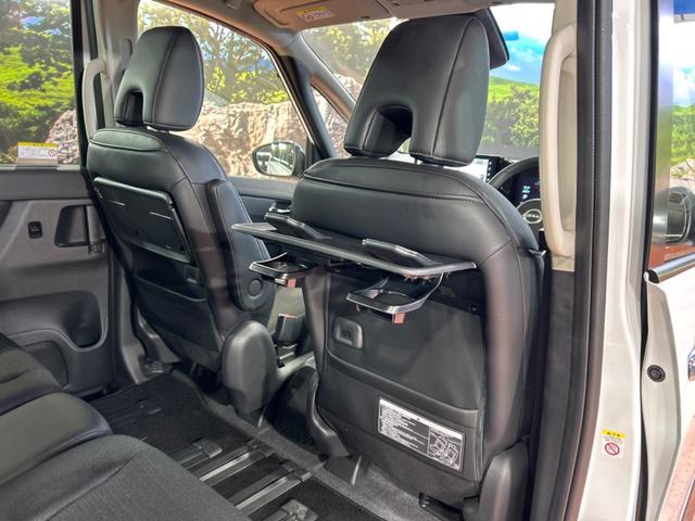 セレナ ｅ－パワー　ハイウェイスターＶ　純正１２型ナビ　後席モニター　ＡＷＩＮエアロ　両側電動スライドドア　全周囲カメラ　衝突被害軽減システム　レーダークルーズ　ブラインドスポットモニタ　禁煙車　コーナーセンサー　スマートキー　ＬＥＤヘッド（57枚目）