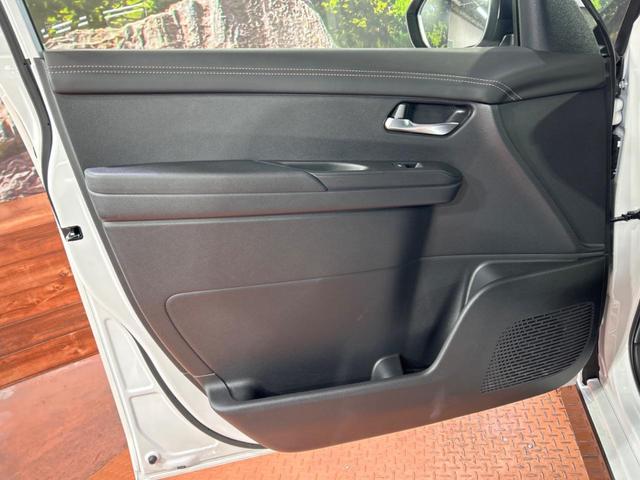 セレナ ｅ－パワー　ハイウェイスターＶ　純正１２型ナビ　後席モニター　ＡＷＩＮエアロ　両側電動スライドドア　全周囲カメラ　衝突被害軽減システム　レーダークルーズ　ブラインドスポットモニタ　禁煙車　コーナーセンサー　スマートキー　ＬＥＤヘッド（59枚目）