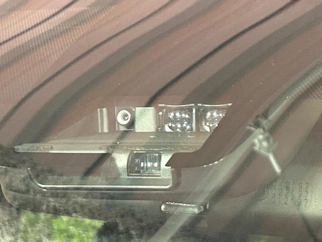 ヴォクシー ZS 煌III 両側電動スライドドア 純正10インチナビ バックカメラ トヨタセーフティセンス 禁煙車 ハーフレザーシート コーナーセンサー スマートキー LEDヘッド ビルトインETC クルコン オートハイビーム(5枚目)
