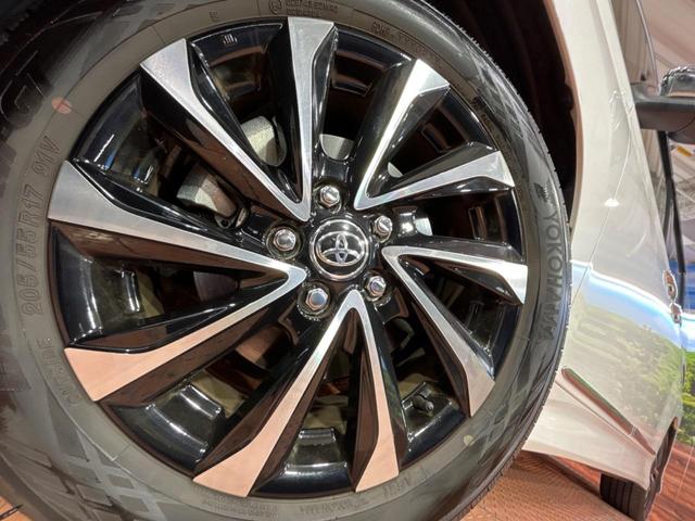 【純正１７インチアルミホイール】外観にマッチした純正アルミホイールを装着しております。各種社外アルミホイールや、スタッドレスタイヤも取扱いしております。是非ご相談ください♪