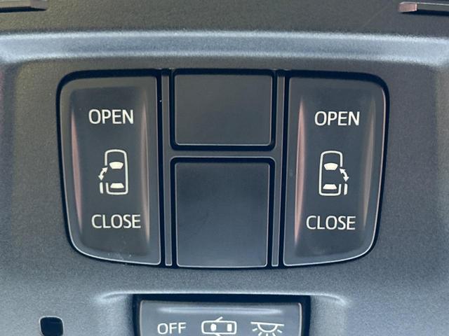 【両側パワースライドドア】スマートキーや運転席のスイッチで後席両側スライドドアの開閉が可能♪電動だから力を入れてドアを開ける必要が無く、小さなお子様でも簡単に開け閉めでき快適です♪