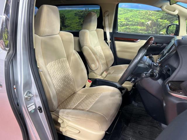 運転席シート廻りは使用感も少なく、良好な状態となっています。丁寧に使われていたことがよくわかりますね。