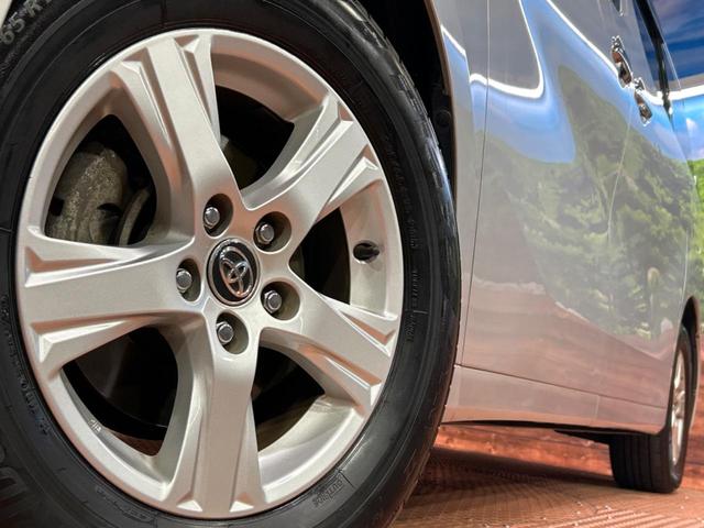 【純正１６インチアルミホイール】外観にマッチした純正アルミホイールを装着しております。各種社外アルミホイールや、スタッドレスタイヤも取扱いしております。是非ご相談ください♪