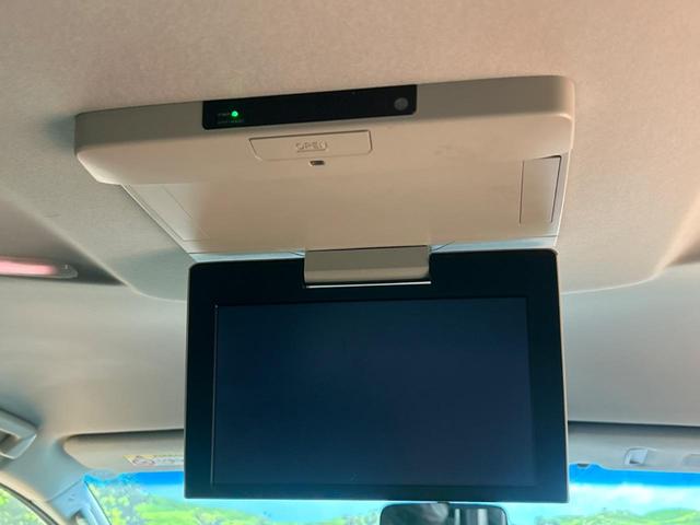 【フリップダウンモニター】大画面モニターで後席でもエンタメをお楽しみいただけます。小さなお子様にも大人気の装備です♪