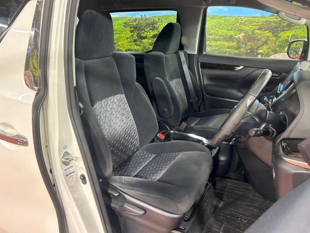 運転席シート廻りは使用感も少なく、良好な状態となっています。丁寧に使われていたことがよくわかりますね。