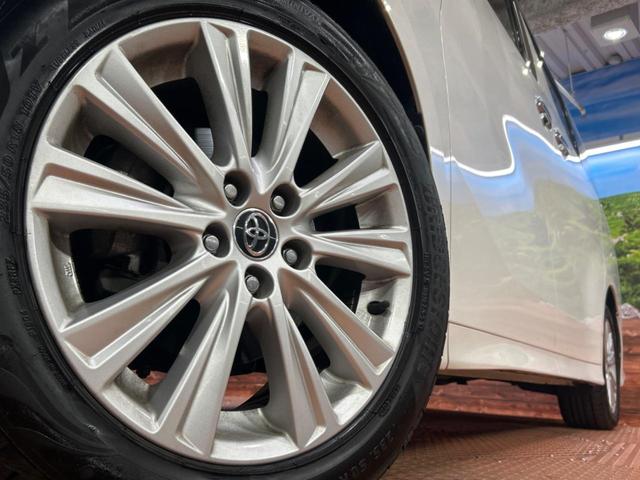 【純正１８インチアルミホイール】外観にマッチした純正アルミホイールを装着しております。各種社外アルミホイールや、スタッドレスタイヤも取扱いしております。是非ご相談ください♪