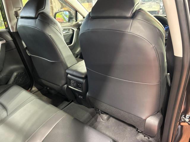 ＲＡＶ４ ハイブリッドアドベンチャー　４ＷＤ　サンルーフ　純正９型ディスプレイオーディオ　全周囲カメラ　１００Ｖ電源　衝突被害軽減システム　レーダークルーズ　禁煙車　電動リアゲート　前席シートエアコン　ブラインドスポットモニター（42枚目）