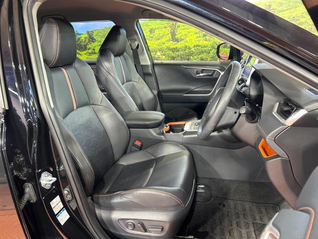 ＲＡＶ４ アドベンチャー　純正９型ナビ　バックカメラ　トヨタセーフティセンス　レーダークルーズ　ブラインドスポットモニター　禁煙車　パワーシート　ドラレコ　コーナーセンサー　スマートキー　ルーフレール　ＥＴＣ２．０（8枚目）