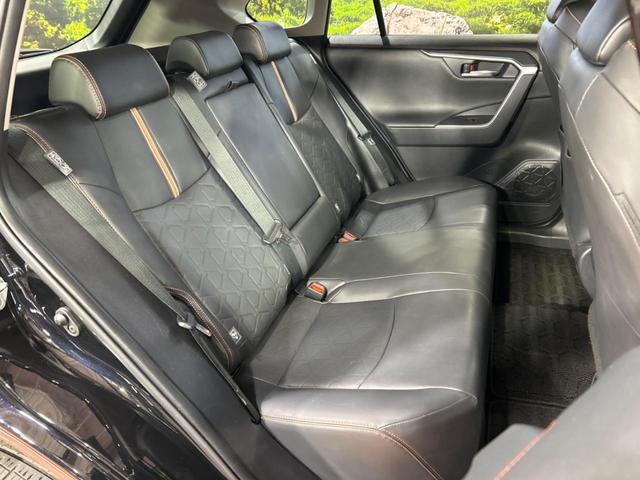 ＲＡＶ４ アドベンチャー　純正９型ナビ　バックカメラ　トヨタセーフティセンス　レーダークルーズ　ブラインドスポットモニター　禁煙車　パワーシート　ドラレコ　コーナーセンサー　スマートキー　ルーフレール　ＥＴＣ２．０（9枚目）
