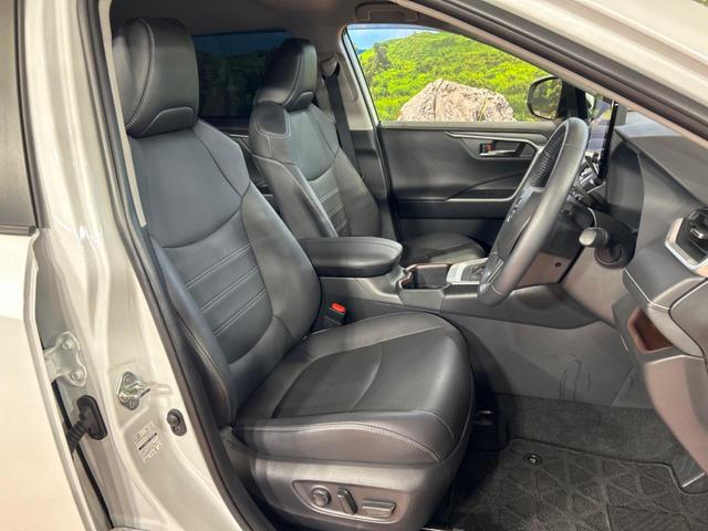 ＲＡＶ４ ハイブリッドＧ　４ＷＤ　純正１０．５型ナビ　バックカメラ　衝突被害軽減システム　レーダークルーズ　禁煙車　電動リアゲート　前席シートエアコン　パワーシート　ドラレコ　コーナーセンサー　スマートキー　ＬＥＤヘッド（9枚目）