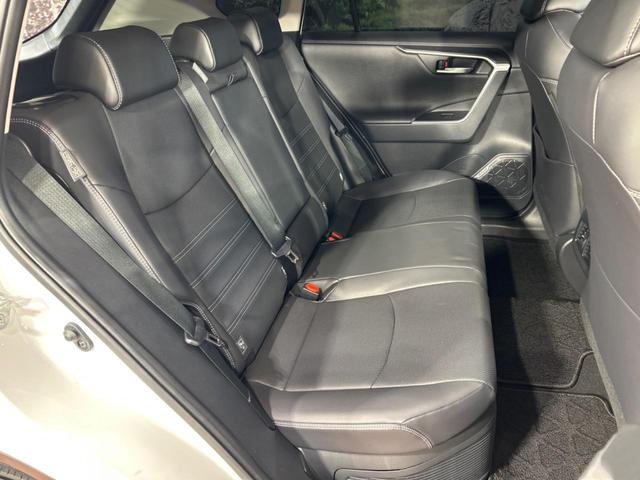 ＲＡＶ４ ハイブリッドＧ　４ＷＤ　純正１０．５型ナビ　バックカメラ　衝突被害軽減システム　レーダークルーズ　禁煙車　電動リアゲート　前席シートエアコン　パワーシート　ドラレコ　コーナーセンサー　スマートキー　ＬＥＤヘッド（10枚目）