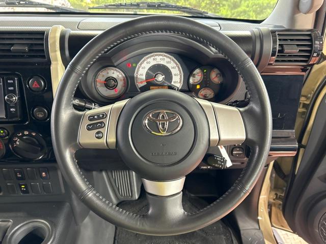 FJクルーザー ファイナルエディション 4WD フリップダウンモニター バックカメラ 禁煙車 コーナーセンサー クルーズコントロール ETC 純正20インチアルミホイール Bluetooth CD DVD再生(11枚目)