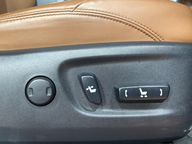 ランドクルーザープラド ＴＸ　４ＷＤ　７人乗り　サンルーフ　純正ナビ　バックカメラ　衝突被害軽減システム　禁煙車　レザーシート　前席シートベンチレーション　ドラレコ　コーナーセンサー　スマートキー　ＬＥＤヘッド　ＥＴＣ２．０（31枚目）