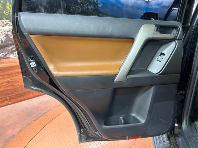 ランドクルーザープラド ＴＸ　４ＷＤ　７人乗り　サンルーフ　純正ナビ　バックカメラ　衝突被害軽減システム　禁煙車　レザーシート　前席シートベンチレーション　ドラレコ　コーナーセンサー　スマートキー　ＬＥＤヘッド　ＥＴＣ２．０（34枚目）