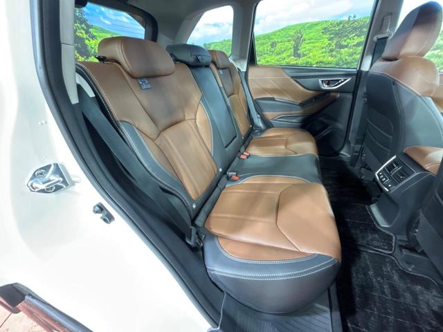 後部座席も気になるようなキズ・汚れやへたり等、大きなダメージはなく、良好な状態です。