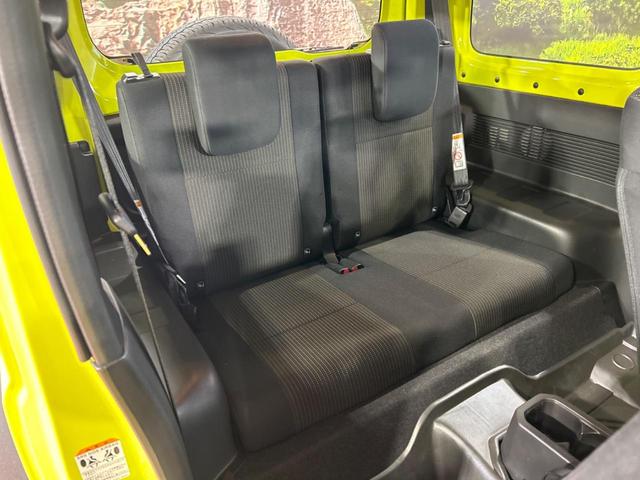 後部座席も気になるようなキズ・汚れやへたり等、大きなダメージはなく、良好な状態です。