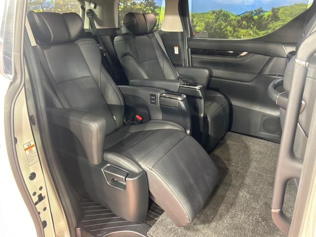 アルファード ２．５Ｓ　Ｃパッケージ　ツインムーンルーフ　フリップダウンモニター　純正ディスプレイオーディオ　バックカメラ　ブラインドスポットモニター　デジタルインナーミラー　レーダークルーズ　パワーバックドア　フルセグ（9枚目）