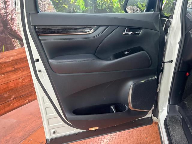 アルファード ２．５Ｓ　Ｃパッケージ　ツインムーンルーフ　フリップダウンモニター　純正ディスプレイオーディオ　バックカメラ　ブラインドスポットモニター　デジタルインナーミラー　レーダークルーズ　パワーバックドア　フルセグ（51枚目）