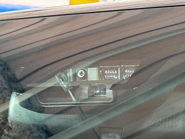 ヴォクシー ＺＳ　煌ＩＩ　両側電動スライドドア　後席モニター　純正１０型ナビ　バックカメラ　衝突被害軽減装置　禁煙車　ドラレコ　ＥＴＣ２．０　クルーズコントロール　スマートキー　ＬＥＤヘッドライト　純正１６インチアルミホイル（7枚目）