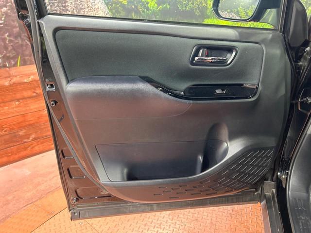 ヴォクシー ＺＳ　煌ＩＩ　両側電動スライドドア　後席モニター　純正１０型ナビ　バックカメラ　衝突被害軽減装置　禁煙車　ドラレコ　ＥＴＣ２．０　クルーズコントロール　スマートキー　ＬＥＤヘッドライト　純正１６インチアルミホイル（40枚目）